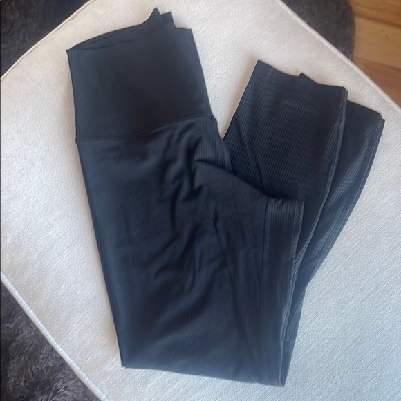 Lululemon Align Ribbed High-Rise Pant 25"
Black Size 6 - Picture 8 of 9
